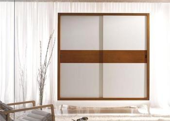 Wardrobe by La Ebanisteria