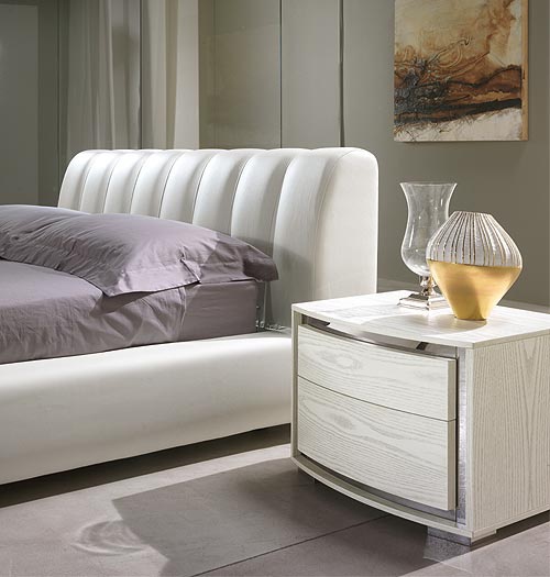 The Kube Bedside Table, Saber