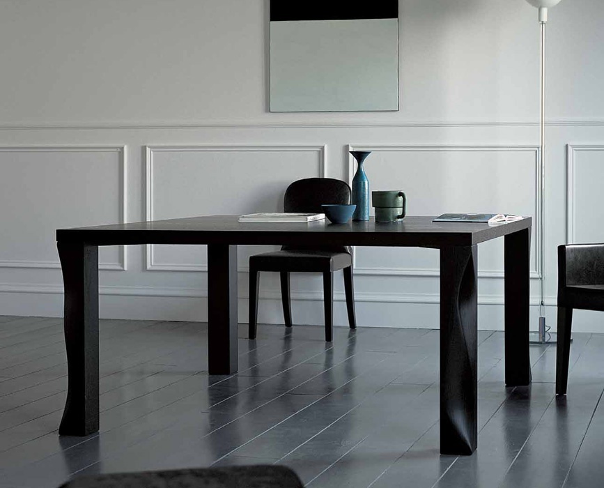 The table is rectangular Tokio, Casamilano