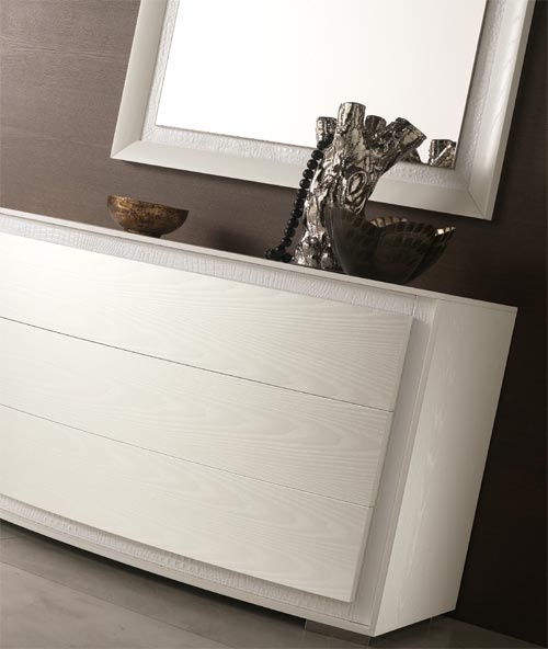 The Kube Chest Of Drawers, Saber