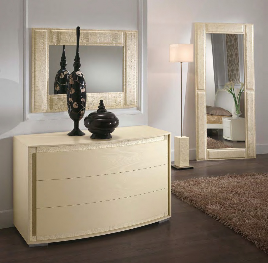 The Kube Chest Of Drawers, Saber