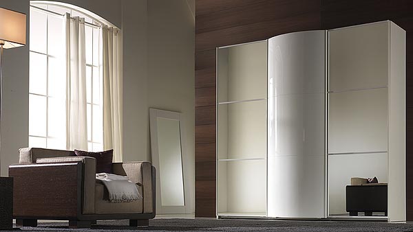 The Luna Wardrobe, Saber