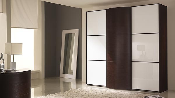 The Luna Wardrobe, Saber