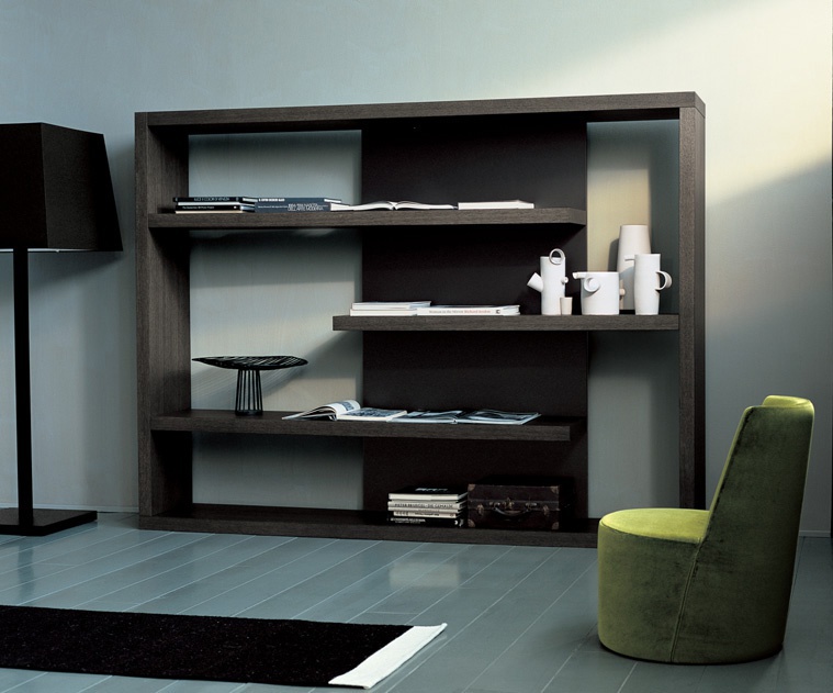 The rack is made of solid wood Blake, Casamilano