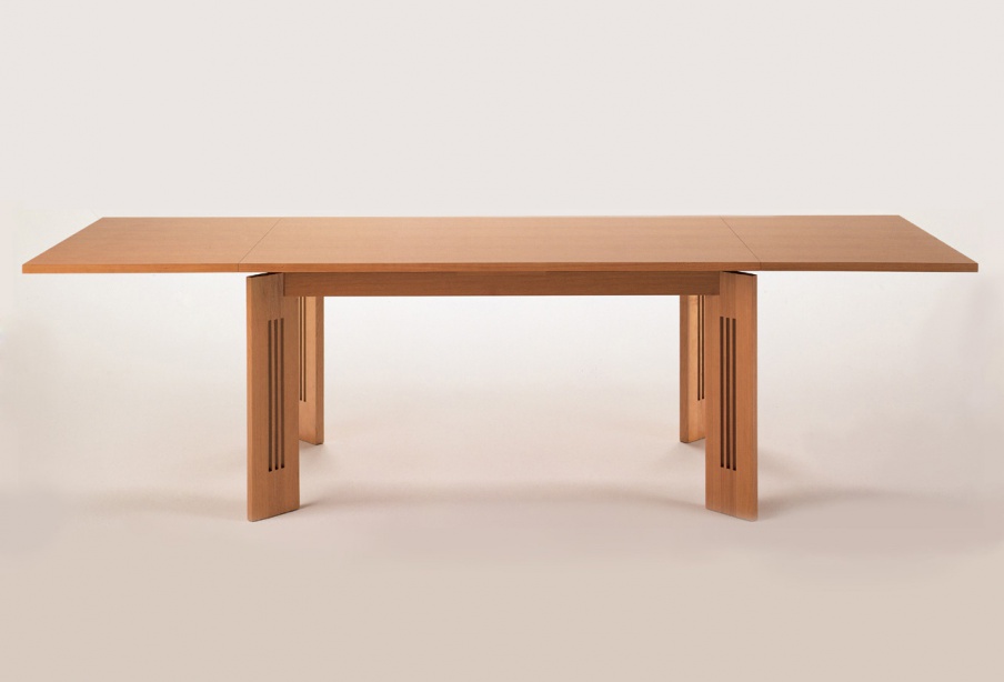 The Berlino dining table wood black cherry, Cassina