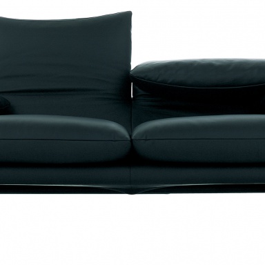 The 675 MARALUNGA sofa
