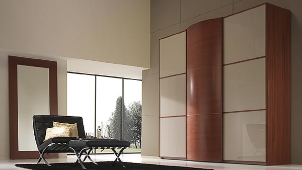 The Luna Wardrobe, Saber