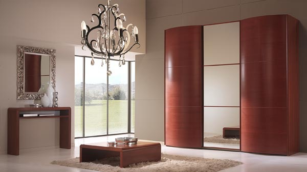 Cupboard Cleo, Saber