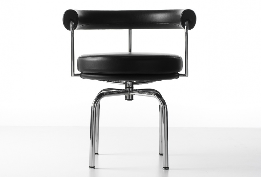 The rotating LC7 chair, Cassina