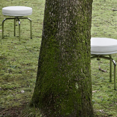 The LC8 stool OUTDOOR