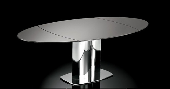 The Otello dining table, Naos