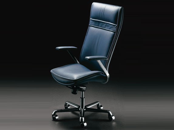 The chair on a rotating basis Idesia, SITIA