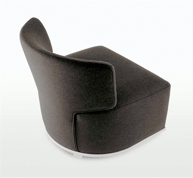 A chair with a hidden frame, Amoenus - Maxalto