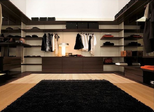 Walk-in closet 
