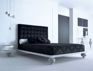 Bed upholstered in leather or fabric Agadir, Ego