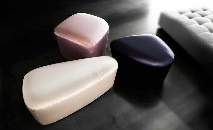 Poof Sassi, Erba Italia