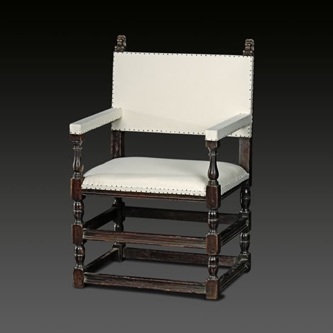 Chair in leather upholstery, Massant