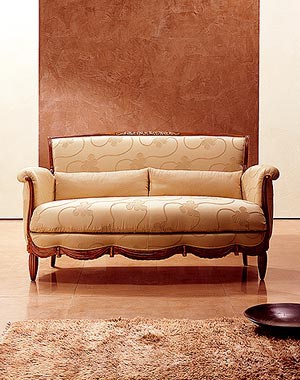 The sofa is double/triple covered with a cloth Liberty, Medea