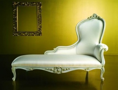 Daybed with carved decoration Afrodite, Piermaria