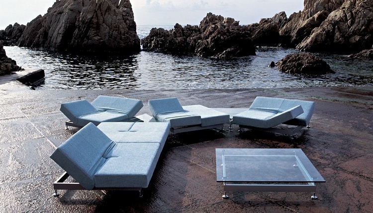 A coffee table on a metal frame Damier Edra