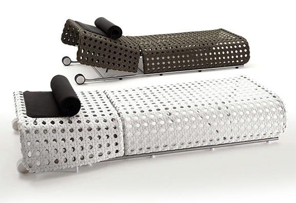 Deck chair on a frame of aluminum and polyethylene CN101L, B&B Italia