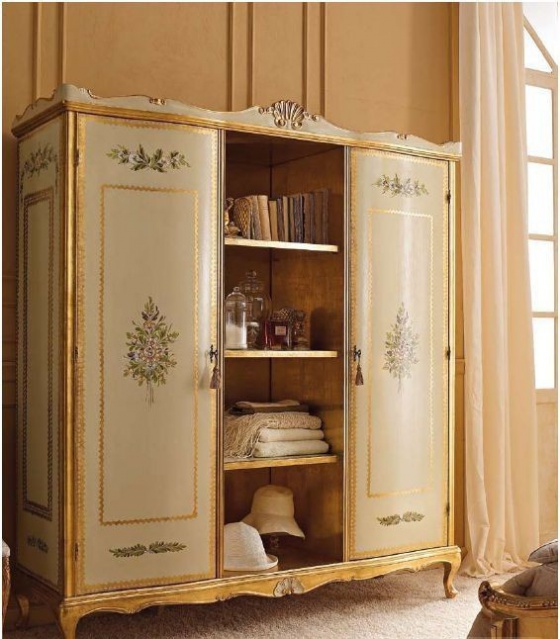 Wardrobe: stylish and roomy