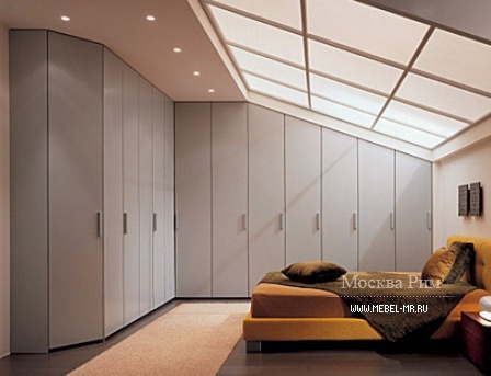 Dressing room with swing doors on frame from cherry or oak Mansardato, Berloni