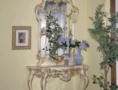 The console on high legs, Sangiorigo