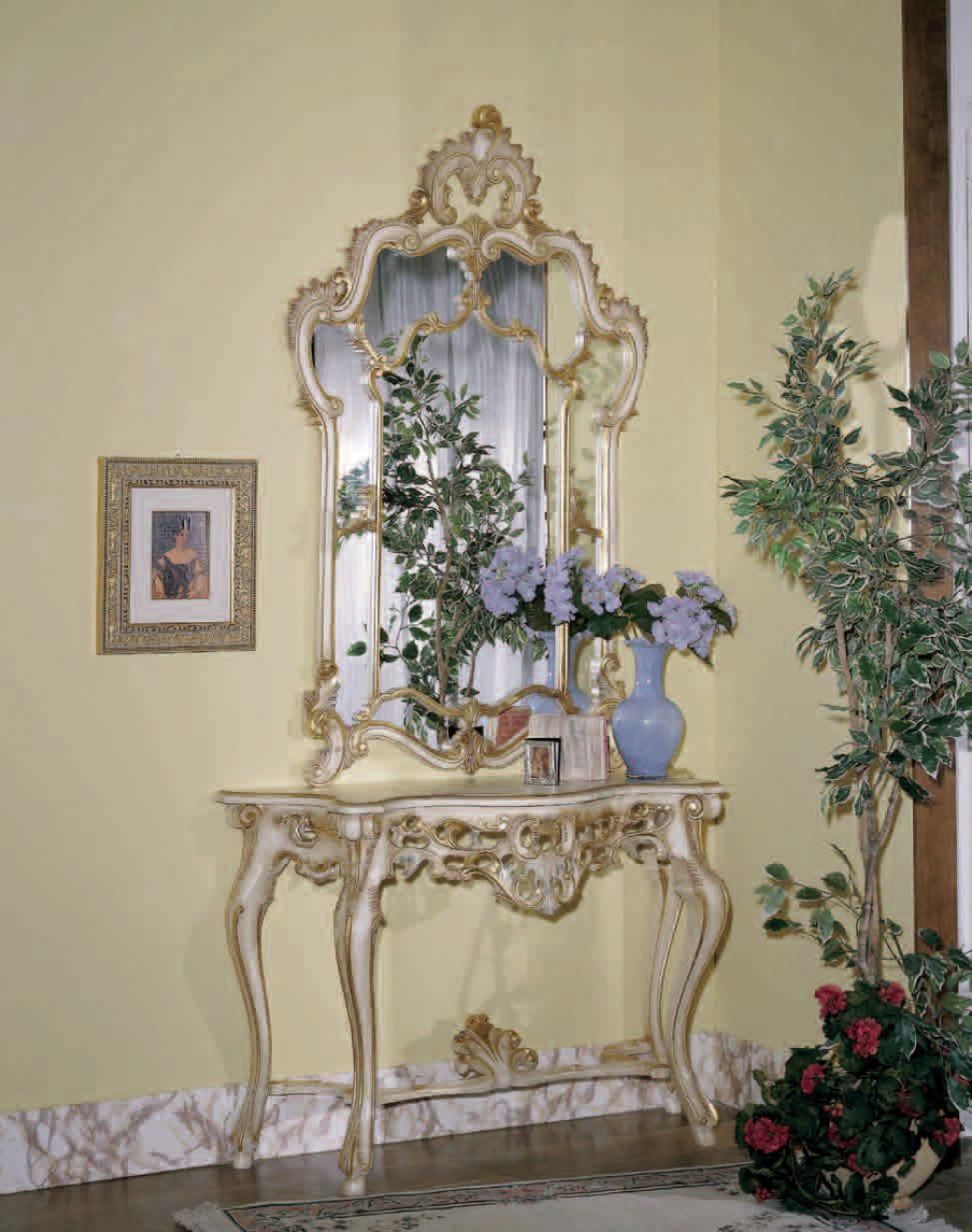 The console on high legs, Sangiorigo