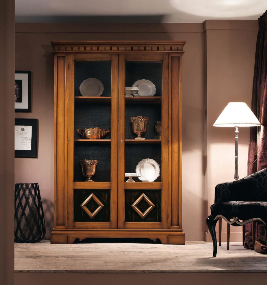 Showcase with hinged door, Sangiorigo