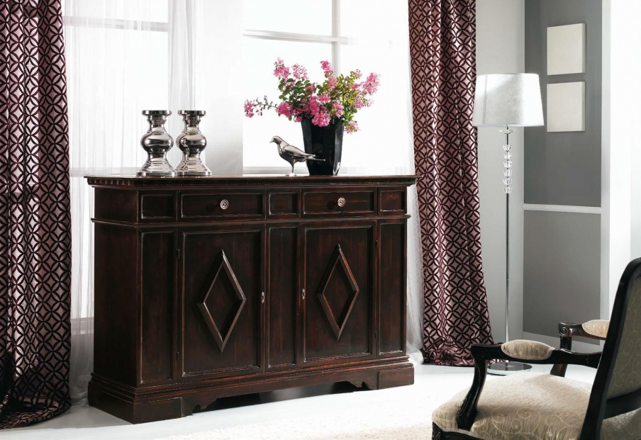 A chest of drawers made of solid wood, Sangiorigo