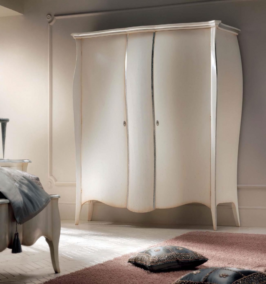 Closet on high legs, Sangiorigo