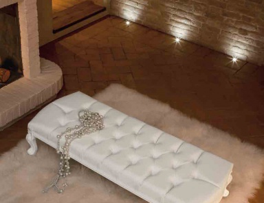 A couch on a frame of wood Lode, Home DV