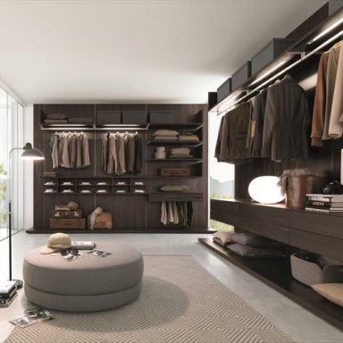 Walk-in closet 