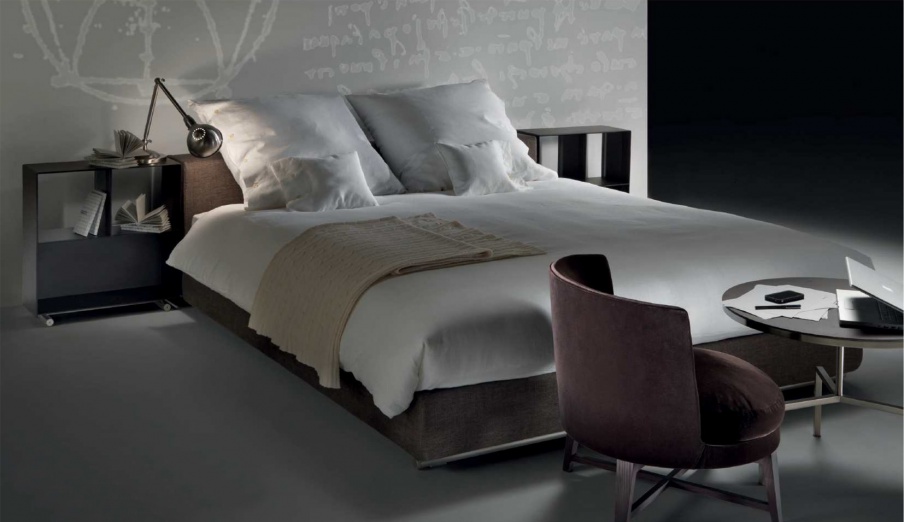 Bed on wooden frame Groundpiece, Flexform