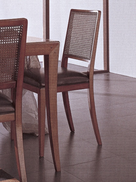 A chair from a tree Agora, Zonta