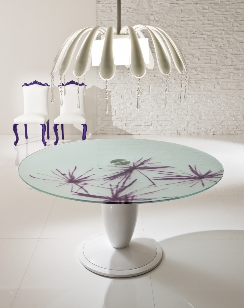 Round table with glass top, Moda