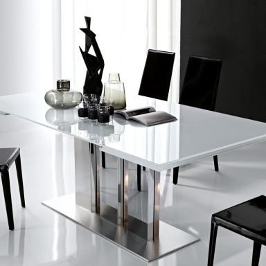 Dining table Plano