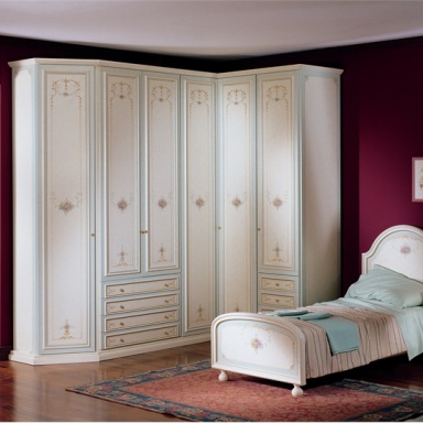 the Arcadia chest of drawers Comodino