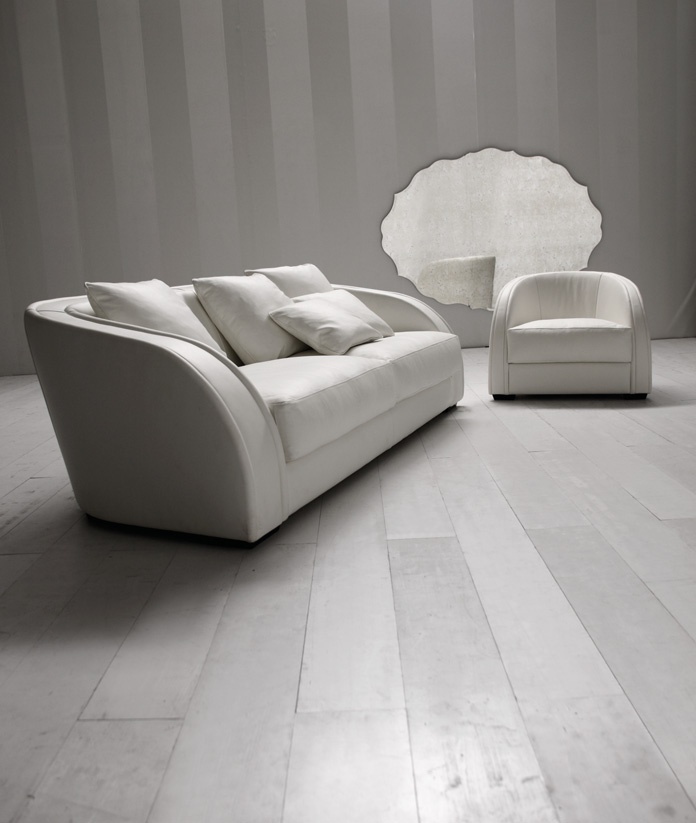 Armchair with a curved backrest Carmen, Opera Contemporary