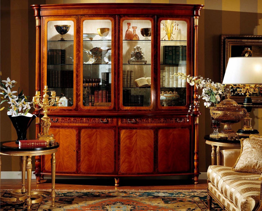 Showcase with hinged door, Armando Rho