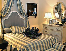 Bed with upholstered headboard, DOLFI