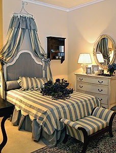 Bed with upholstered headboard, DOLFI