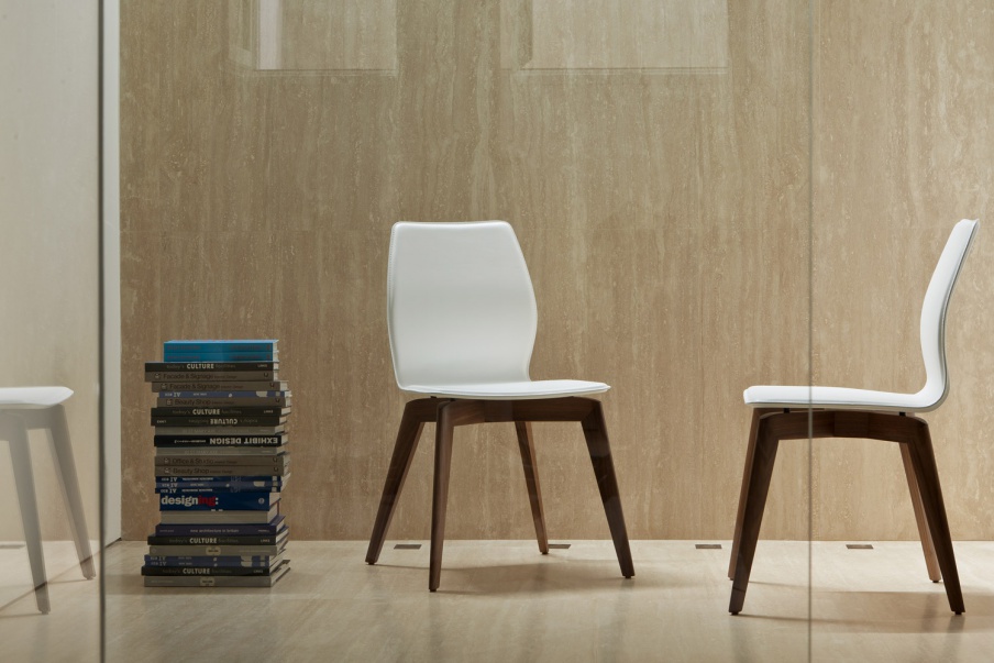 Tilde chair is made of walnut wood, Porada