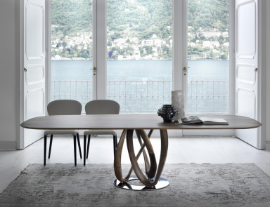 Dining table on metal base Infinity Porada