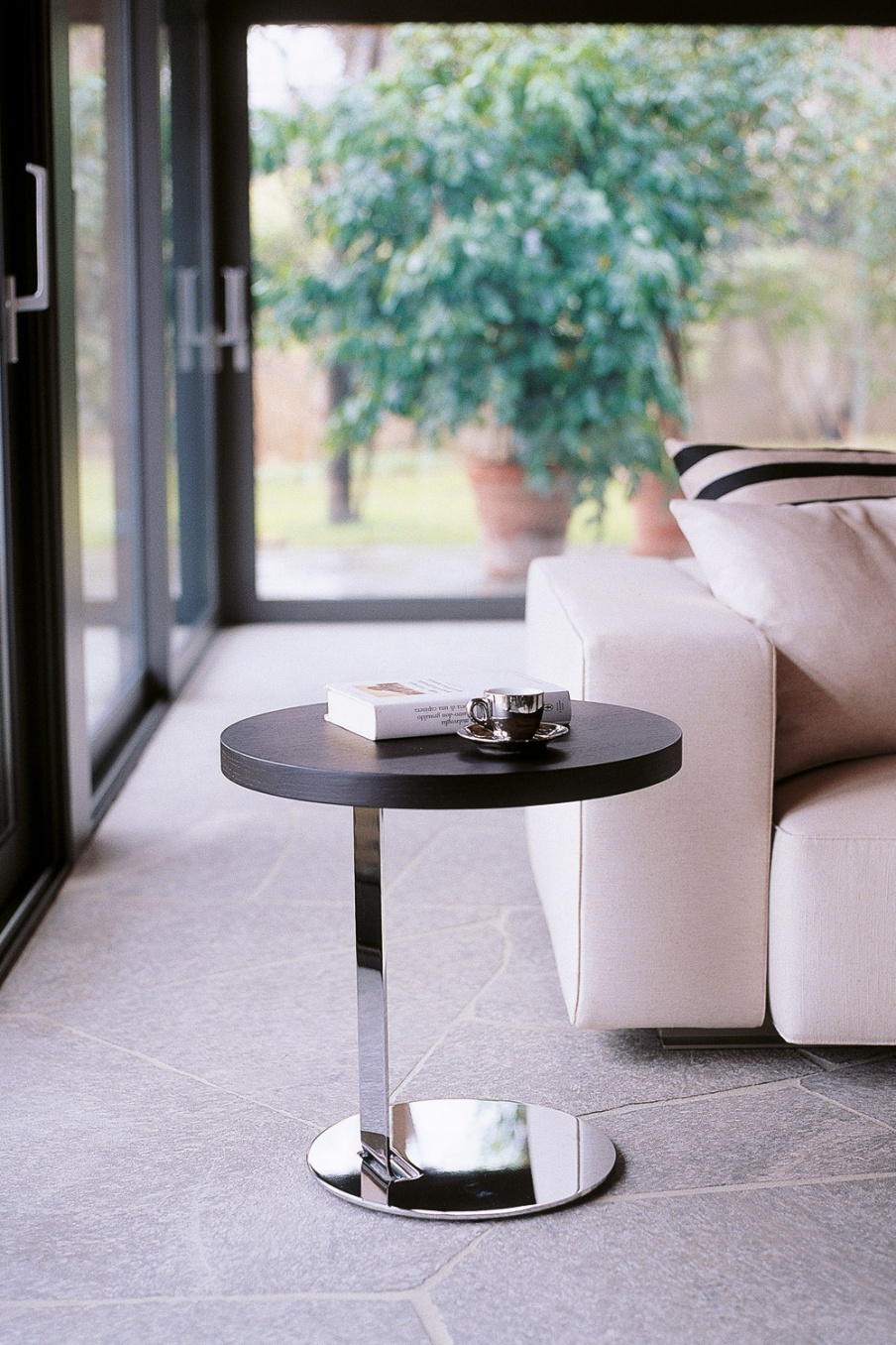 Single coffee table with top made of wood, Porada