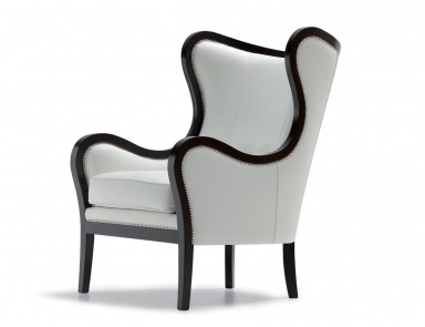 The high-backed chair Vanessa, Opera Contemporary