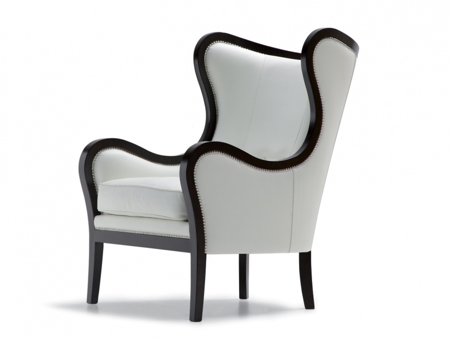 The high-backed chair Vanessa, Opera Contemporary