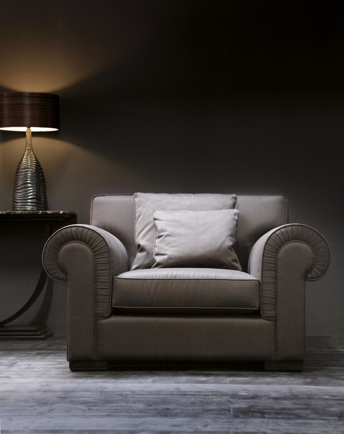 Chair with rounded armrests Ruggero, Opera Contemporary