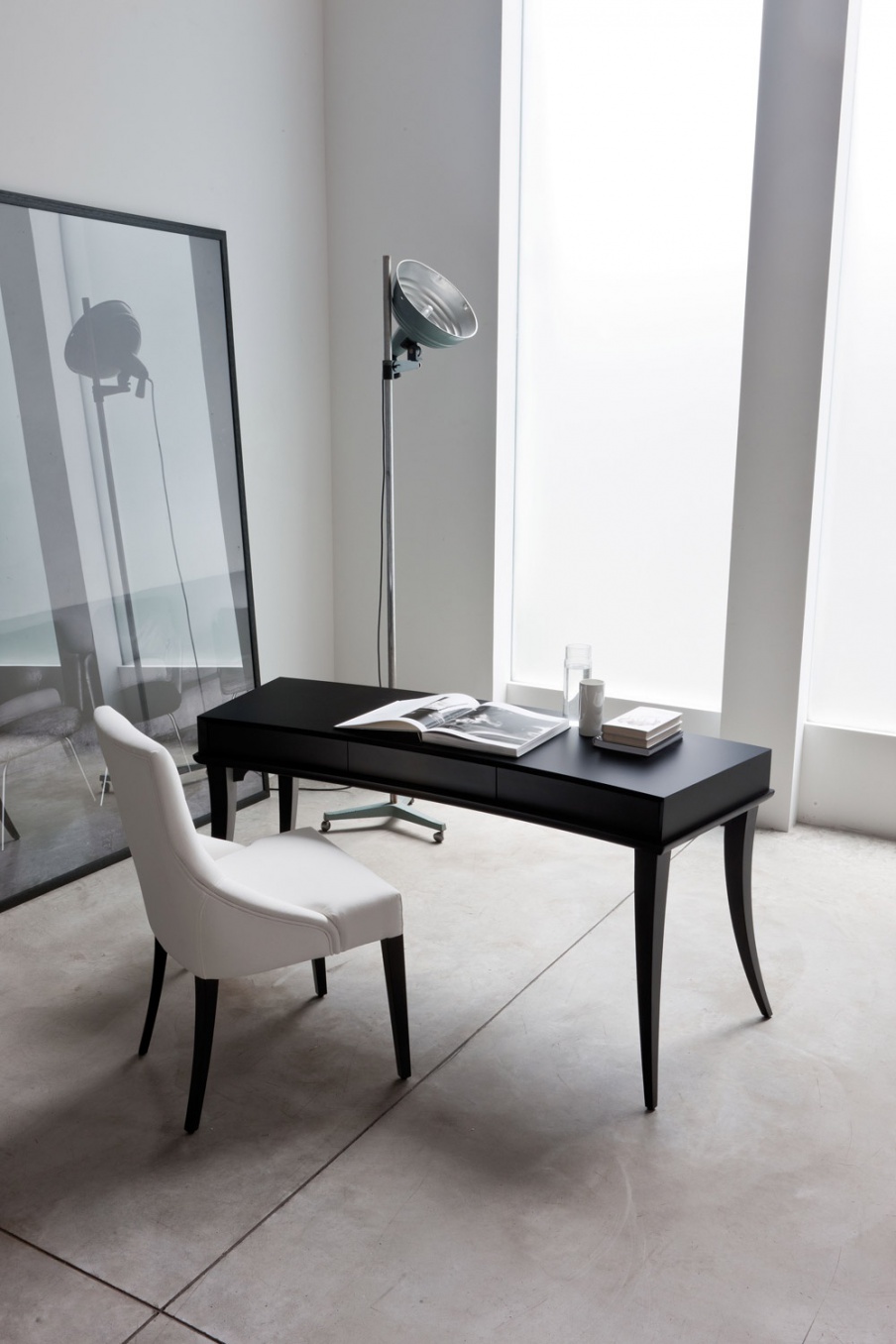 Hugo writing Desk made of solid wood, Porada